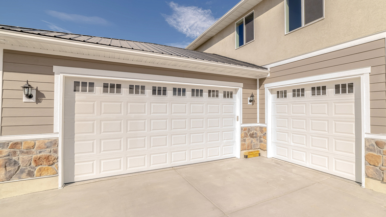 Lubrication Tips for Garage Doors in Dry, Arid Climates