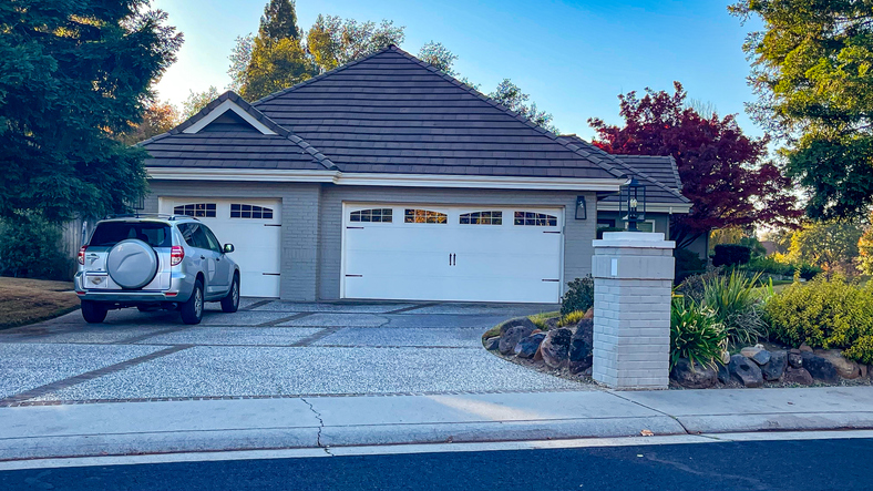 New Garage Door Services: Choosing Between Manual and Automatic Doors